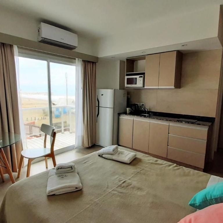 Los Tritones Apart Hotel - Studio with Balcony - 1