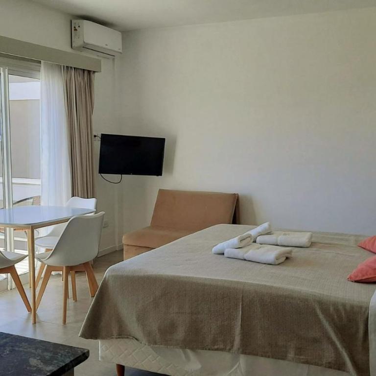 Los Tritones Apart Hotel - Studio with Balcony - 2