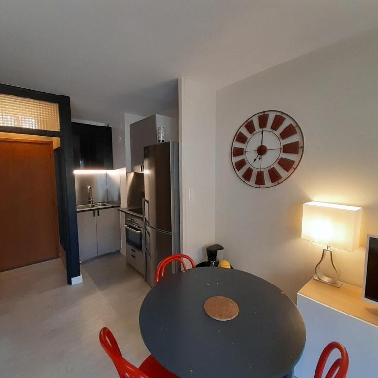 Studio rénové centre station pour 2 pers. - Studio - 9