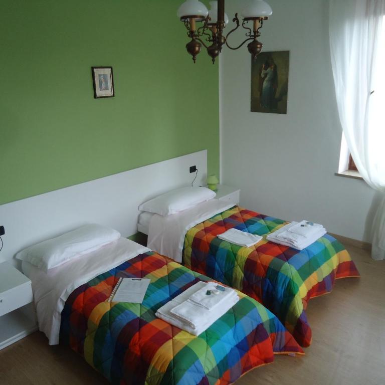 Spagna B&B - Camera Matrimoniale/Doppia con Letti Singoli con Bagno in Comune - 3