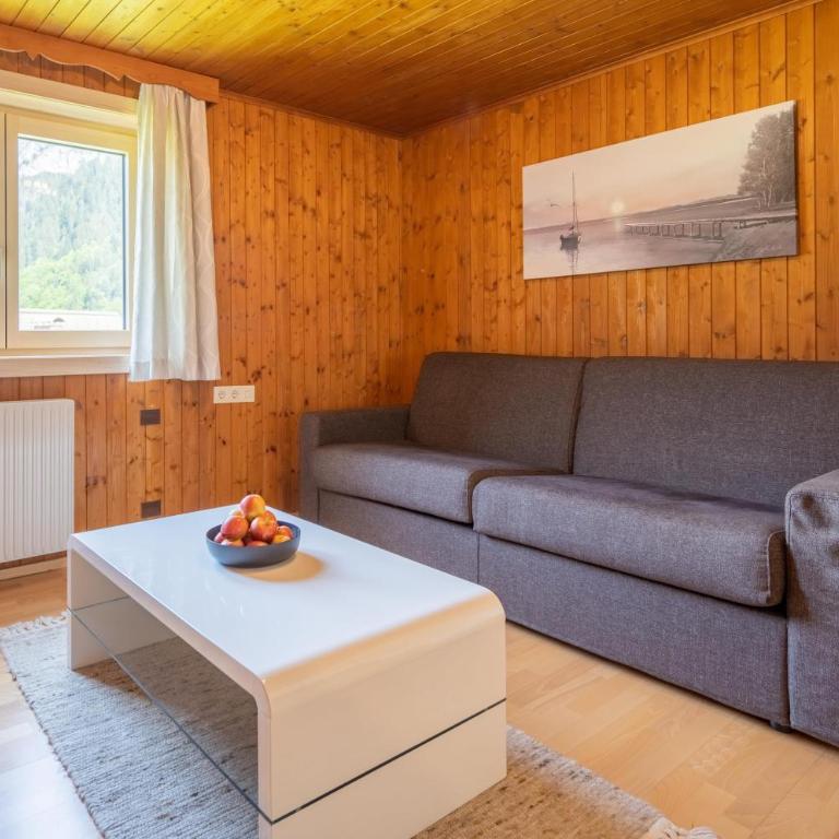 Haus Amatschon - Three-Bedroom Apartment with Shower - 14