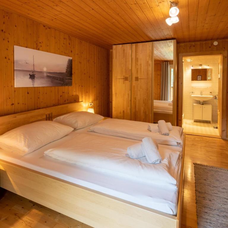 Haus Amatschon - Three-Bedroom Apartment with Shower - 13