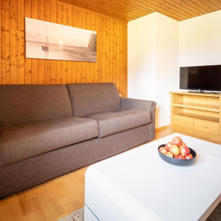 Haus Amatschon - Three-Bedroom Apartment with Shower - 8