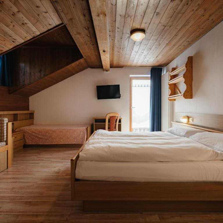 Hotel La Montanara Predazzo - Camera Matrimoniale/Doppia con Letti Singoli con Balcone - 2