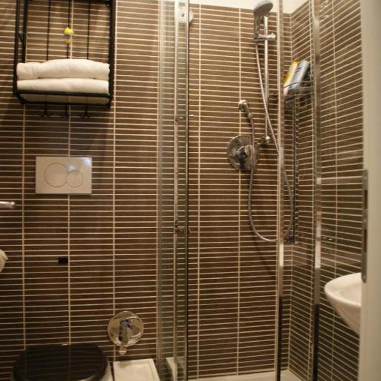 RANK ROOMS - Camera Matrimoniale con Bagno Privato - 2