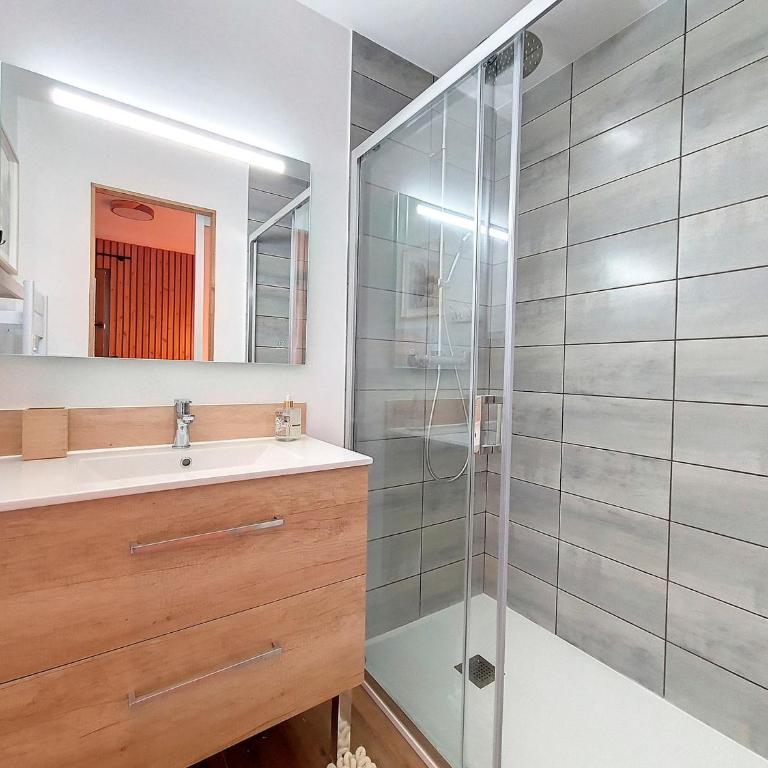 Chalet rénové 6 pers, terrasse, proche téléski, WIFI - FR-1-344-1137 - Chalet - 8