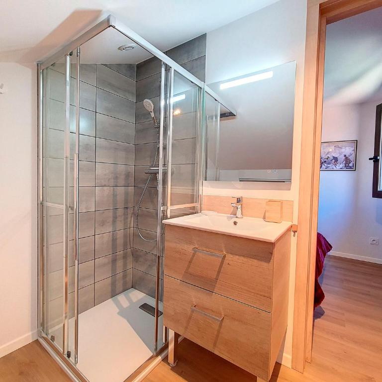 Chalet rénové 6 pers, terrasse, proche téléski, WIFI - FR-1-344-1137 - Chalet - 10