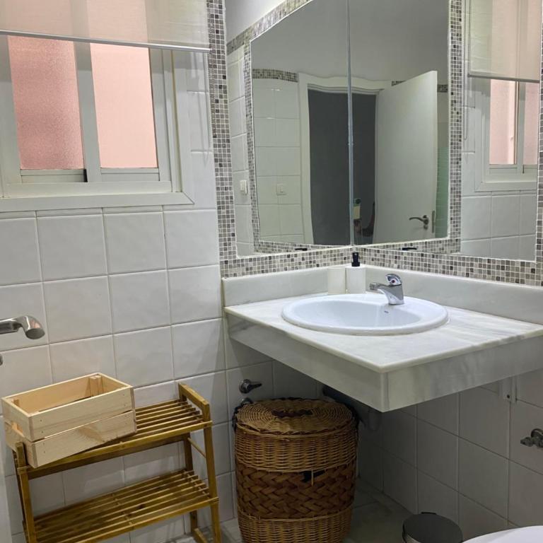 PRECIOSO Y ACOGEDOR APARTAMENTO EN PLENO CENTRO DE GRANADA - Three-Bedroom Apartment - 21