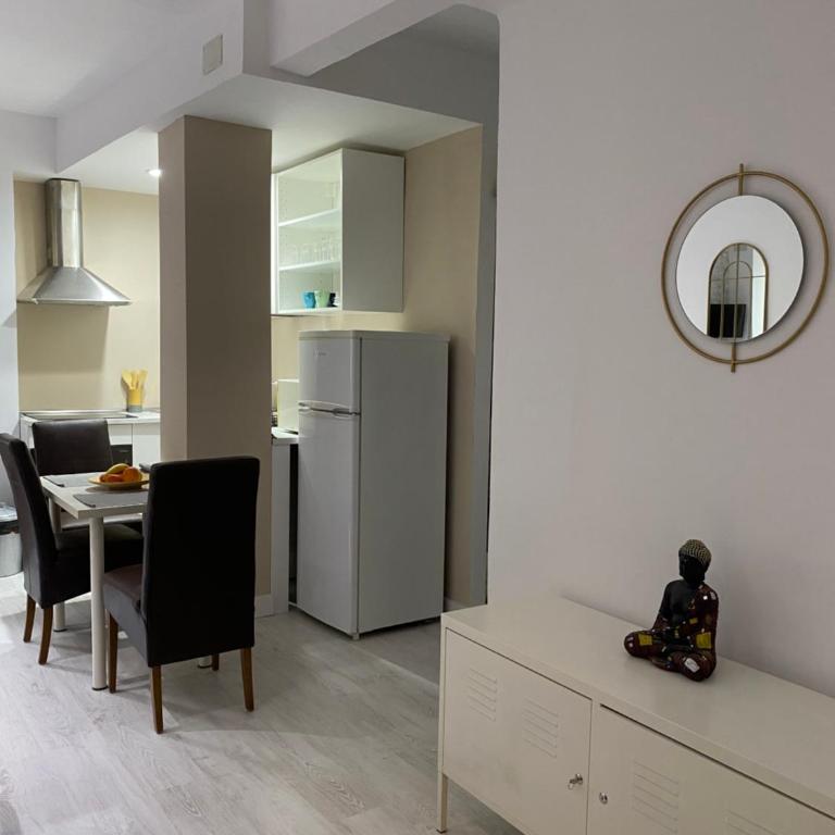 PRECIOSO Y ACOGEDOR APARTAMENTO EN PLENO CENTRO DE GRANADA - Three-Bedroom Apartment - 3