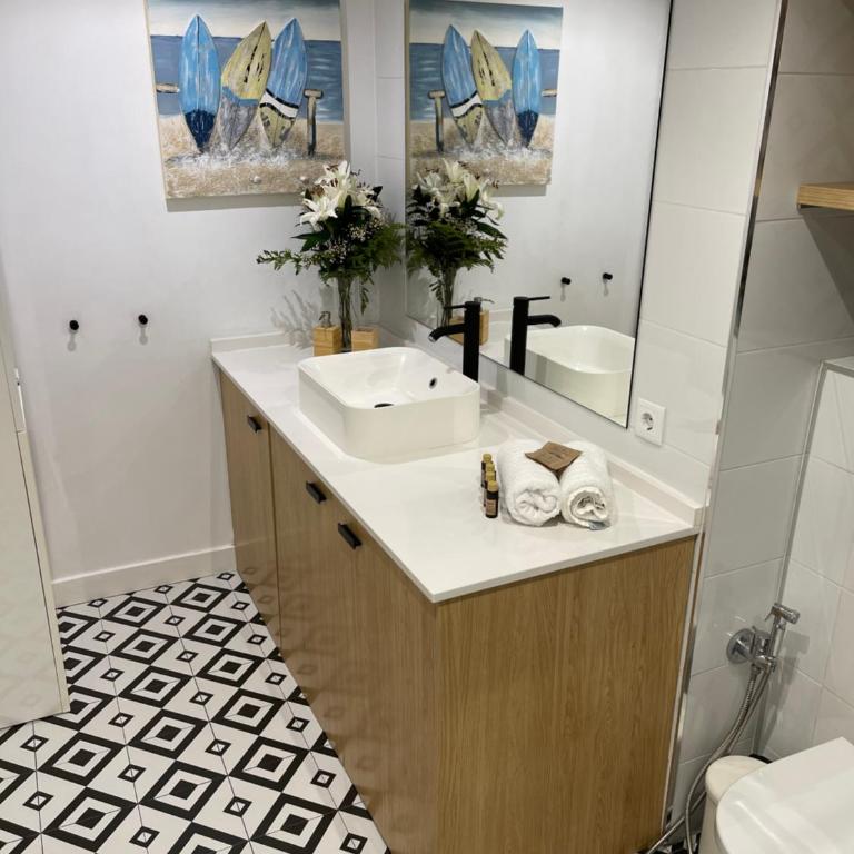 Dúplex junto al mar en el Faro Marbella con piscina y pets friendly - Apartamento de 1 dormitorio - 43