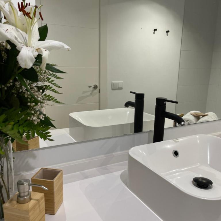 Dúplex junto al mar en el Faro Marbella con piscina y pets friendly - Apartamento de 1 dormitorio - 49