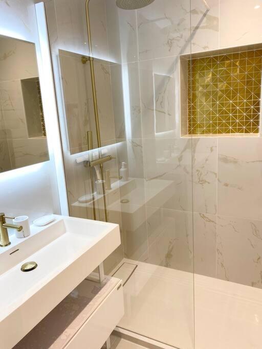 Exceptionnel T4 Hyper centre Juan Les Pins 90M2 - Appartement 3 Chambres - 9