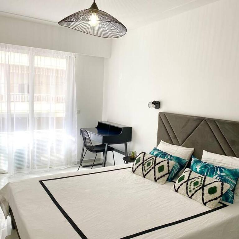 Exceptionnel T4 Hyper centre Juan Les Pins 90M2 - Appartement 3 Chambres - 18