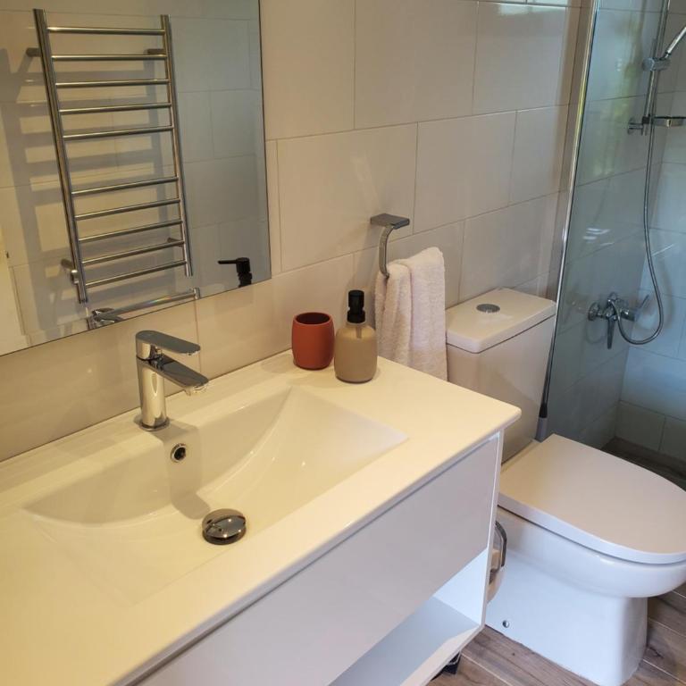 Lucky's Hostel - Family Room with Private Bathroom - 5
