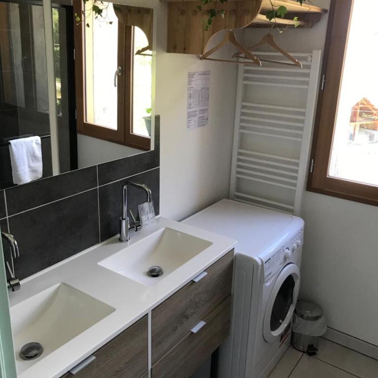 Le Cosy - Two-Bedroom Apartment - 9