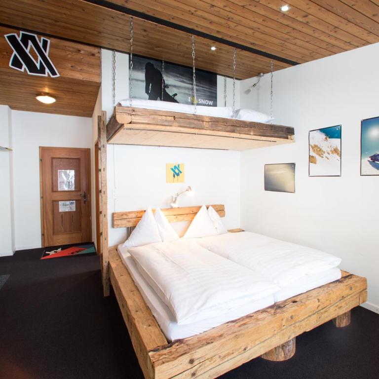 Arena Lodge - Doppelzimmer mit Balkon - 3