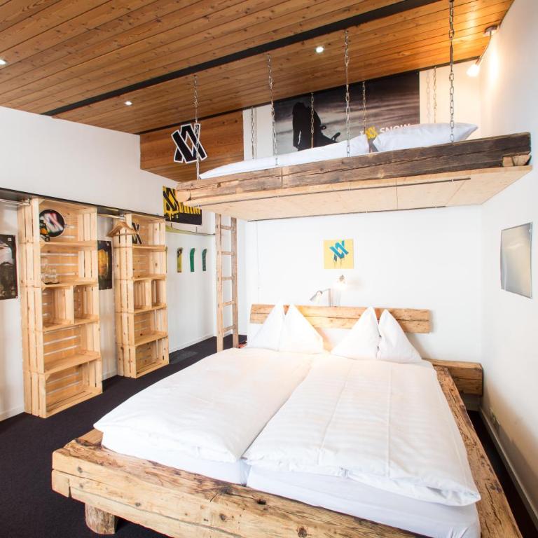Arena Lodge - Doppelzimmer mit Balkon - 1
