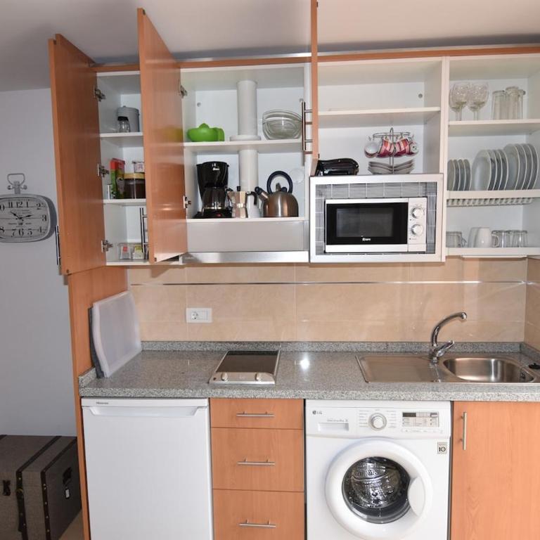 Ático Studio+Terraza+Wifi ilimitado+Satélite - Apartamento Estudio - 8