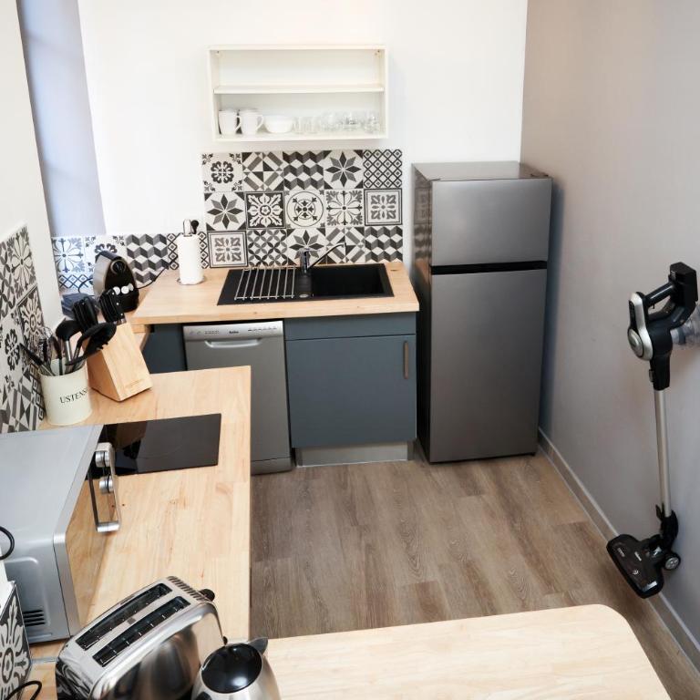 N1 Des Études Cosy Duplex Netflix Balcon ConciergerieDameCarcas - One-Bedroom Apartment with Balcony - 13