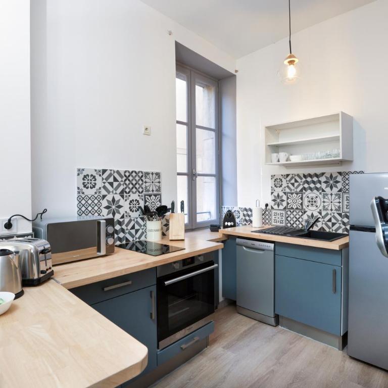 N1 Des Études Cosy Duplex Netflix Balcon ConciergerieDameCarcas - One-Bedroom Apartment with Balcony - 3