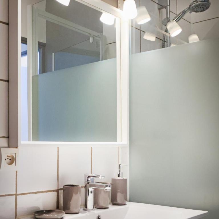 N1 Des Études Cosy Duplex Netflix Balcon ConciergerieDameCarcas - One-Bedroom Apartment with Balcony - 15