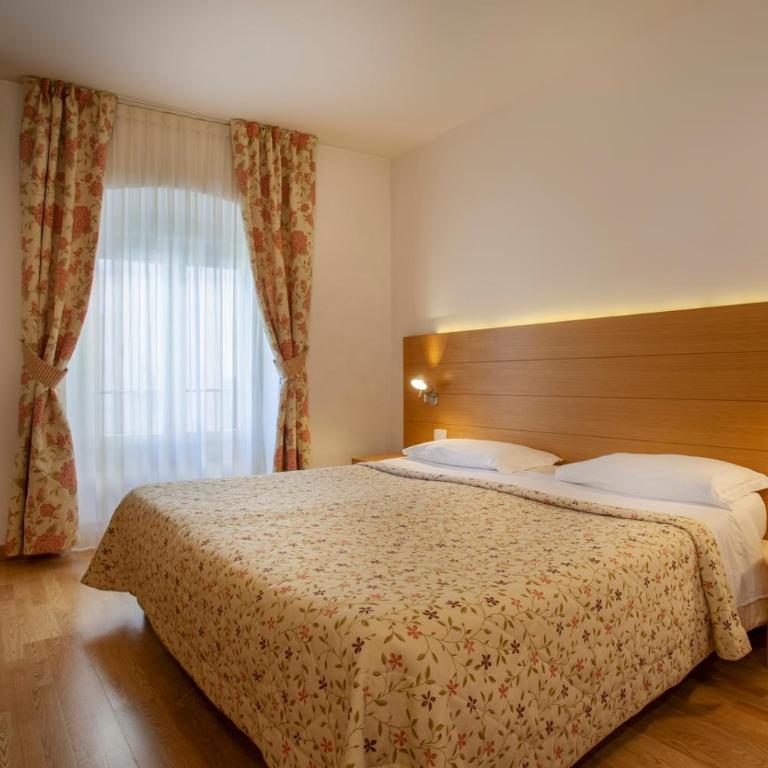 Hotel Romanda - Camera Standard Matrimoniale/Doppia con Letti Singoli - 10