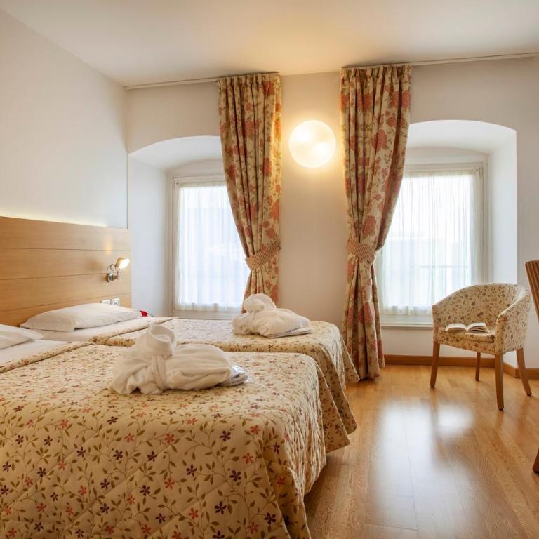 Hotel Romanda - Camera Standard Matrimoniale/Doppia con Letti Singoli - 9