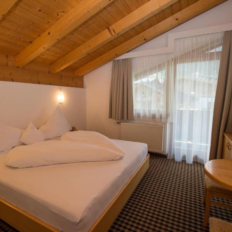 Hotel Tristkogel - Vierbettzimmer mit Balkon - 4