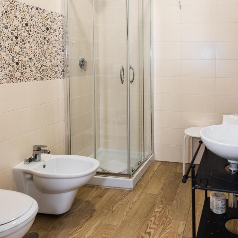 Hotel Bella Vita - Camera Matrimoniale con Bagno Privato - 4
