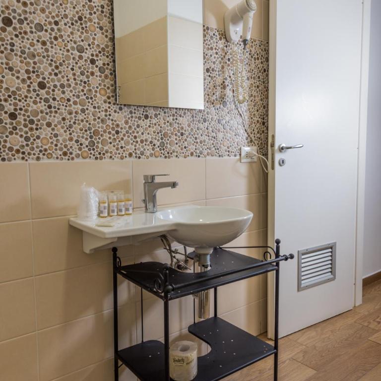 Hotel Bella Vita - Camera Quadrupla con Bagno Privato - 6