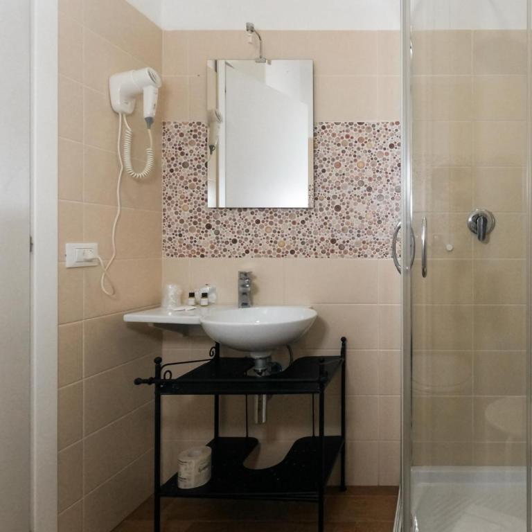 Hotel Bella Vita - Camera Tripla con Bagno Privato - 7