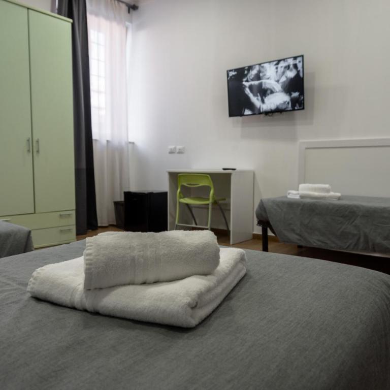 Hotel Bella Vita - Camera Tripla con Bagno Privato - 12