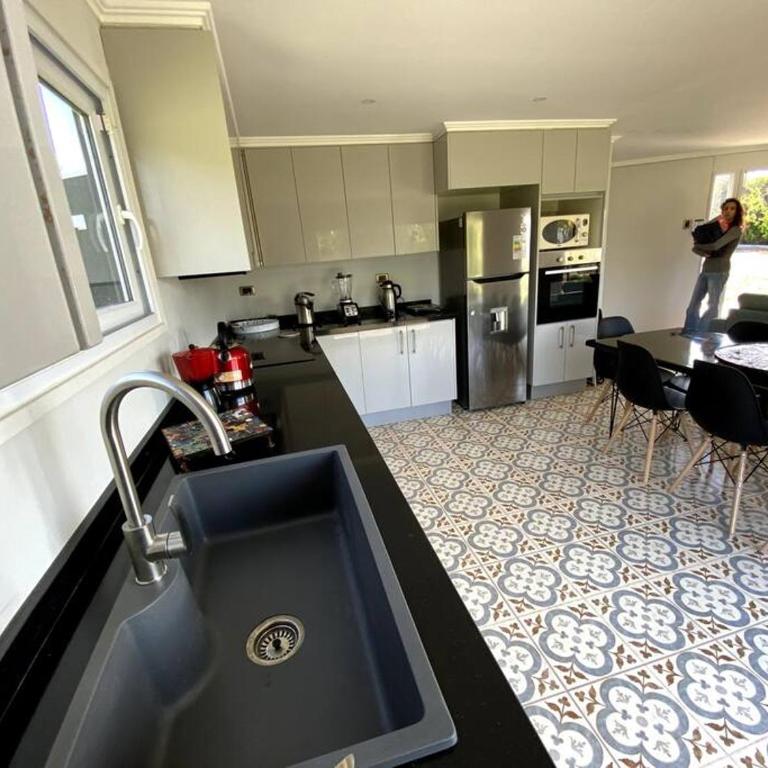Moderna casa nueva en hermosa y soleada parcela - Four-Bedroom House - 8