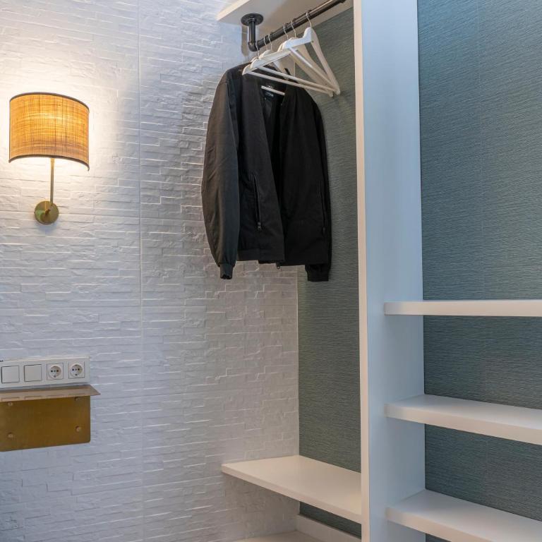 BIG 4 ROOMS in a Centric Home Parking Included - Casa de 4 dormitorios - 21