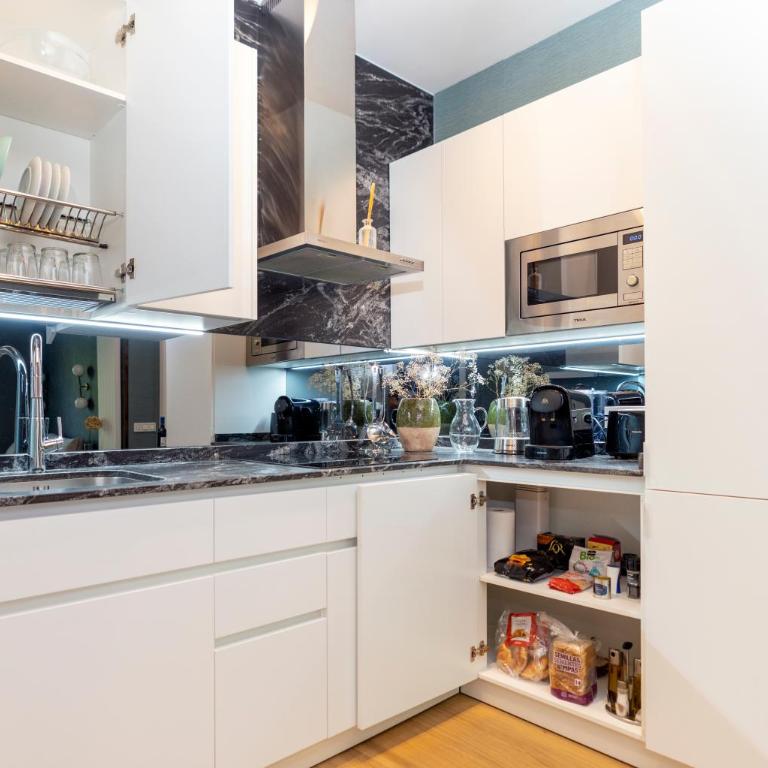 BIG 4 ROOMS in a Centric Home Parking Included - Casa de 4 dormitorios - 11