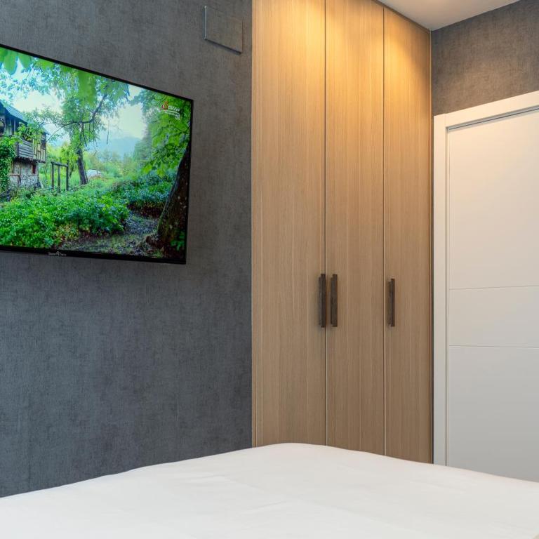 BIG 4 ROOMS in a Centric Home Parking Included - Casa de 4 dormitorios - 50