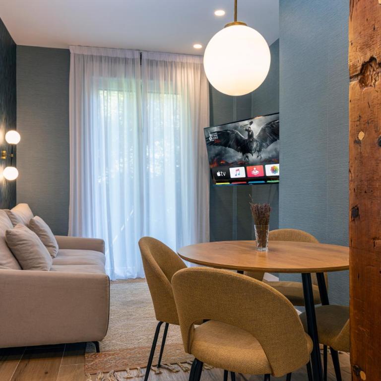 BIG 4 ROOMS in a Centric Home Parking Included - Casa de 4 dormitorios - 4