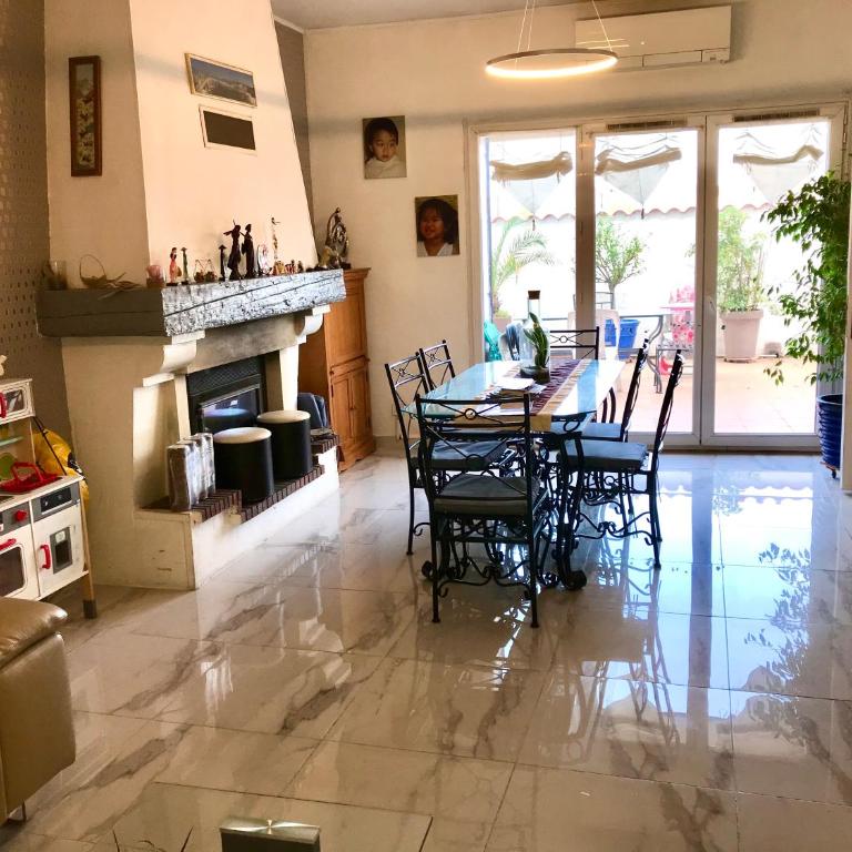 Maison, 2chambres, gde terrasse, prox SNCF, friche et Vieux Port - Two-Bedroom House - 31