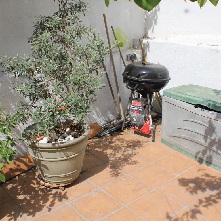 Maison, 2chambres, gde terrasse, prox SNCF, friche et Vieux Port - Two-Bedroom House - 33