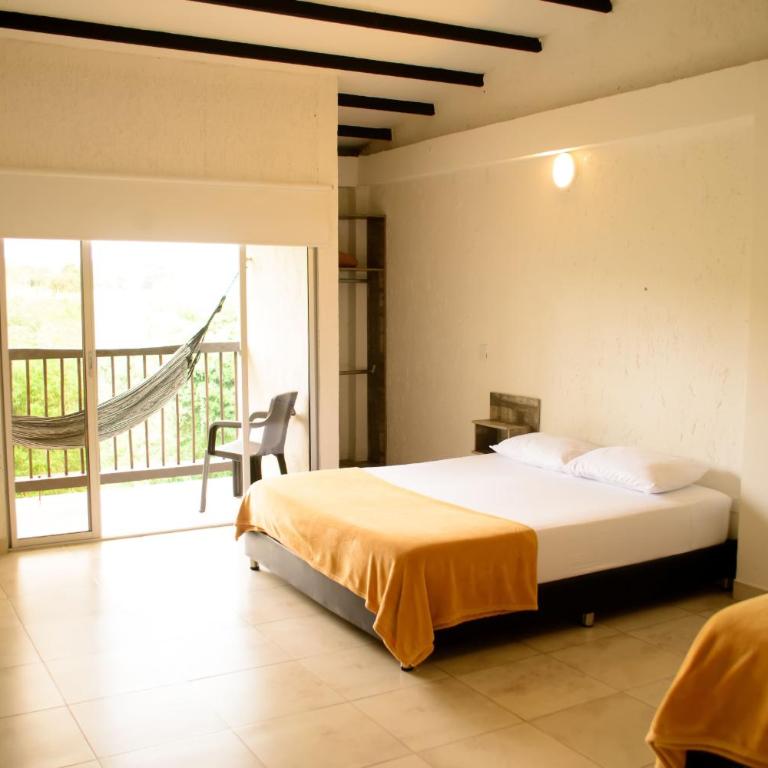 Finca Hotel Loma Verde - Habitación Triple con balcón - 8