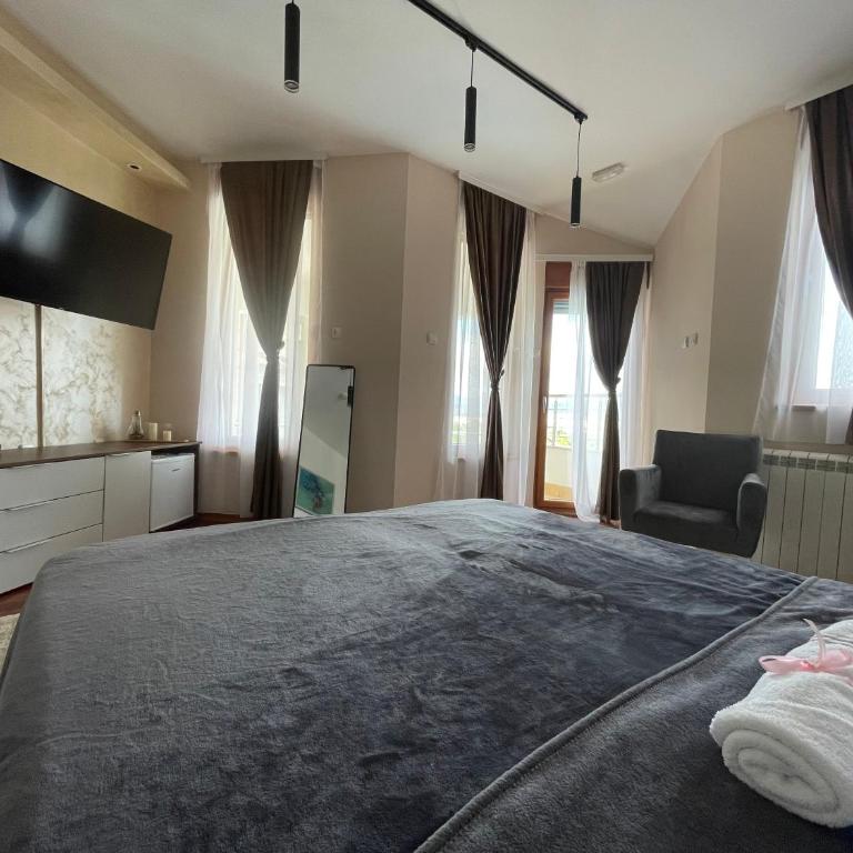 Freya SPA Apartments - Deluks Dvokrevetna Soba sa Bračnim Krevetom/Zasebnim Krevetima i Pogledom na Bazen - 5