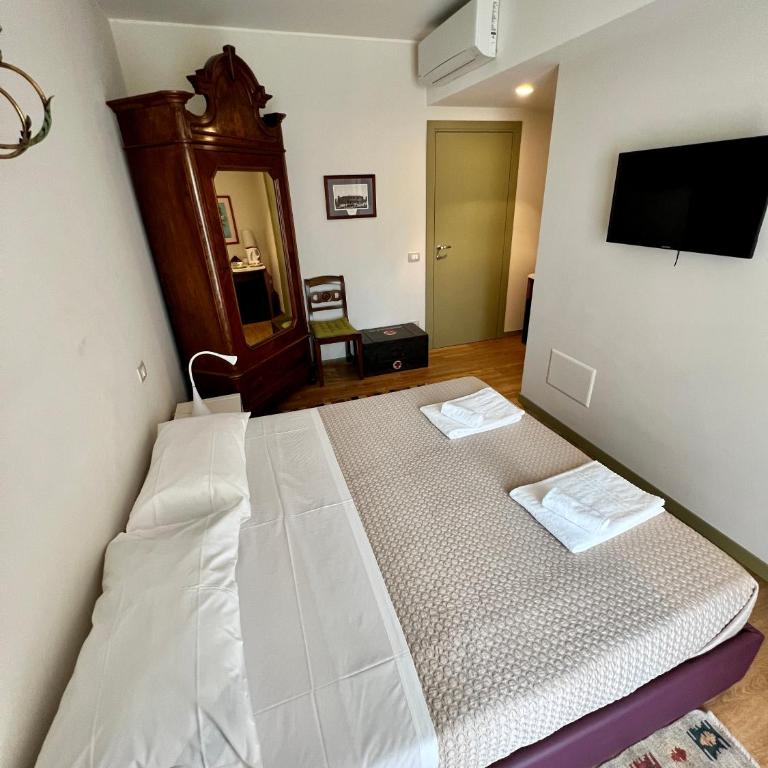 Avenue Rooms - Camera Matrimoniale con Bagno Privato - 8