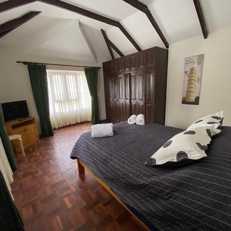 Agradable departamento - casa con estacionamiento gratis - Three-Bedroom Apartment - 1