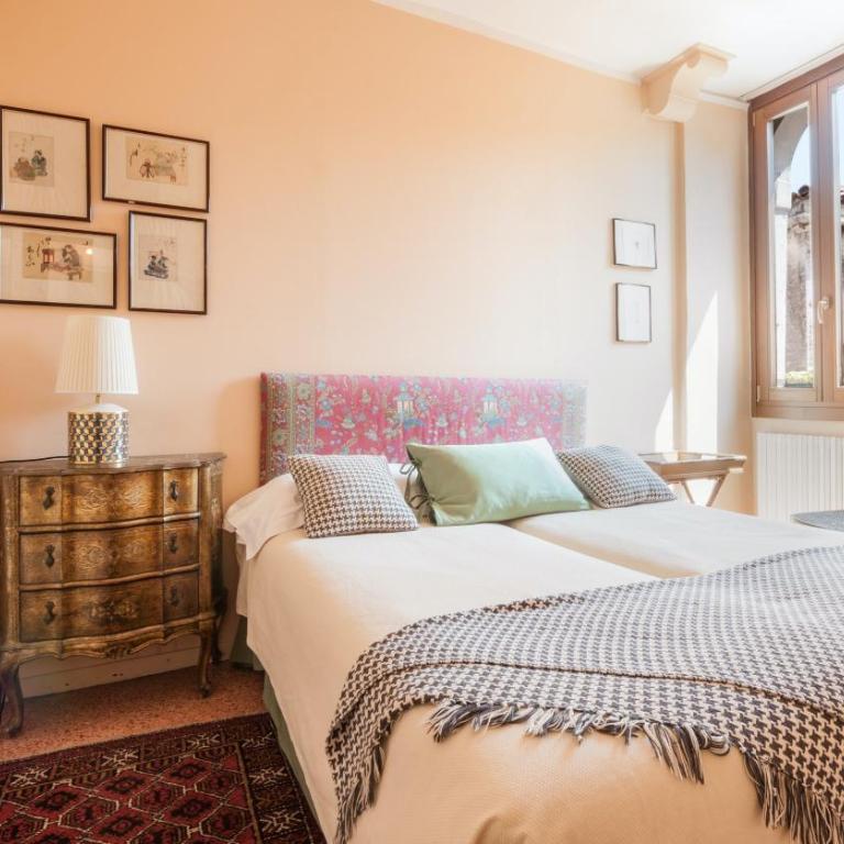 Stylish Renovated Apartment In The Heart Of The City - Apartment - 13