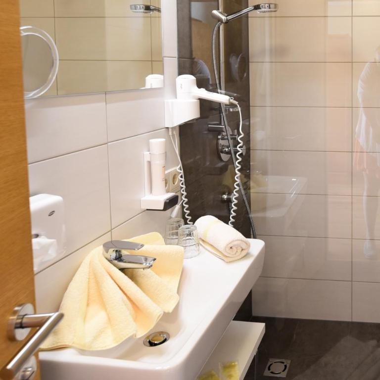 Pension Seiwald in Kötschach Kärnten - Camera Familiare - 2