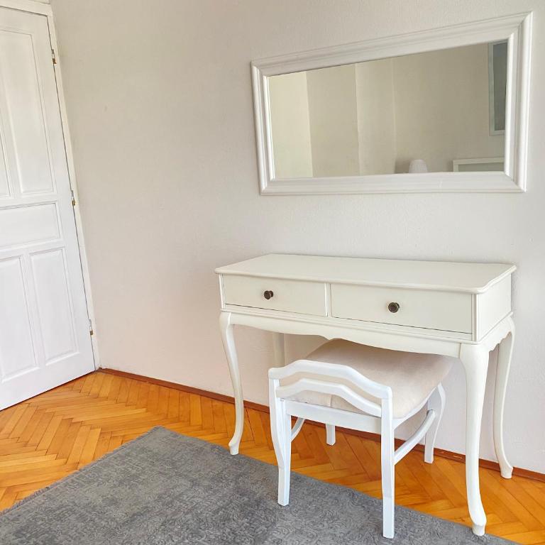 Bonita Apartments - Three-Bedroom Apartment - 22