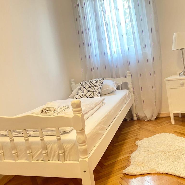 Bonita Apartments - Three-Bedroom Apartment - 27