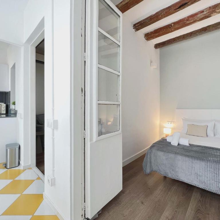 Stay U-nique Apartments Vila de Gracia - Three-Bedroom Apartment - 11