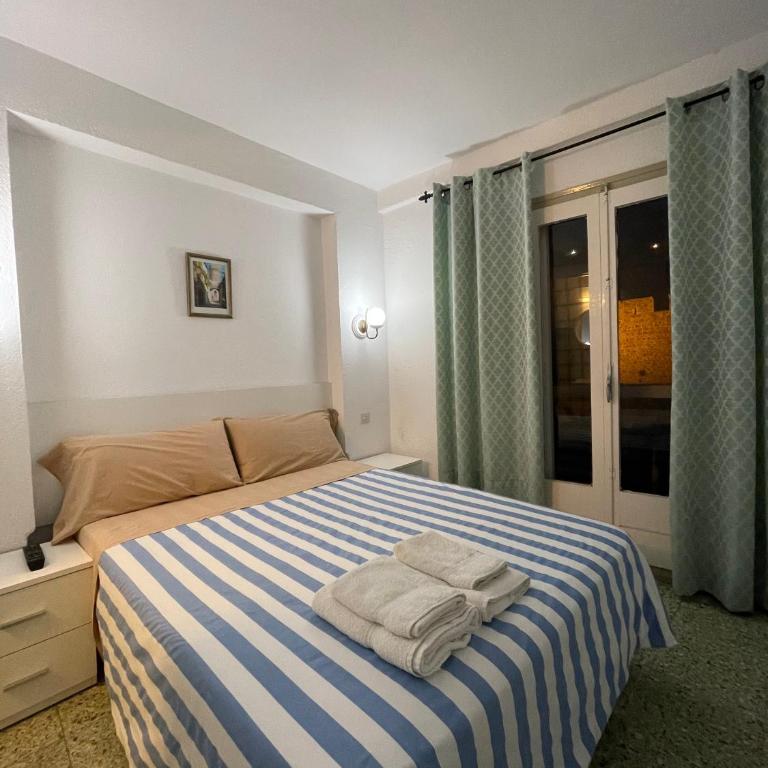 P&R hostals Maria Rosa - Habitación Doble con balcón - 14