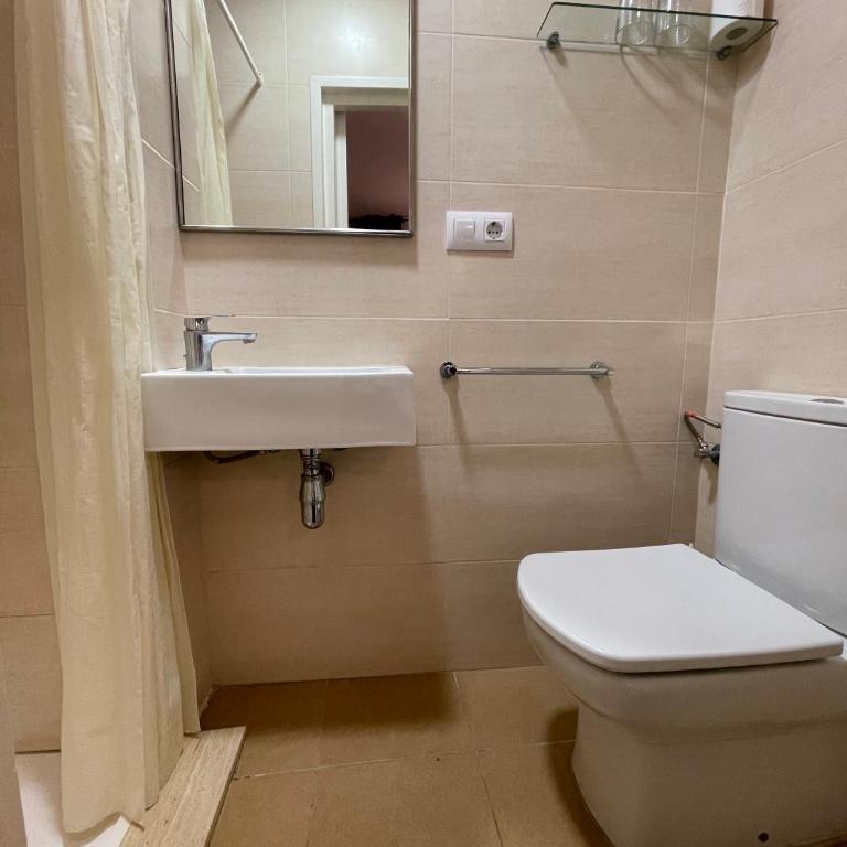 P&R hostals Maria Rosa - Habitación Doble con balcón - 17